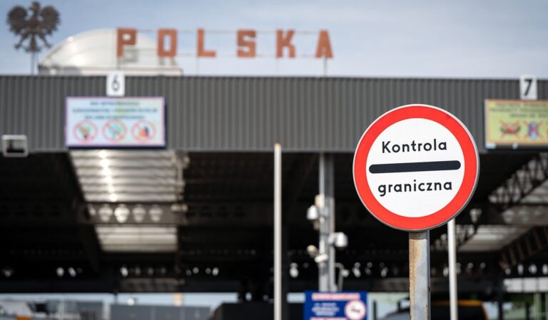 Fałszywe prawa jazdy na granicy. Trzy zatrzymania w Medyce i Korczowej