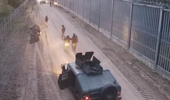 Krzyk i chaos pod Czeremchą. Migranci rzucili się na żołnierzy